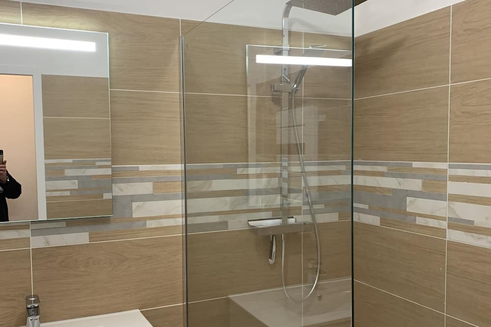 Photo of Bathroom in Harcy