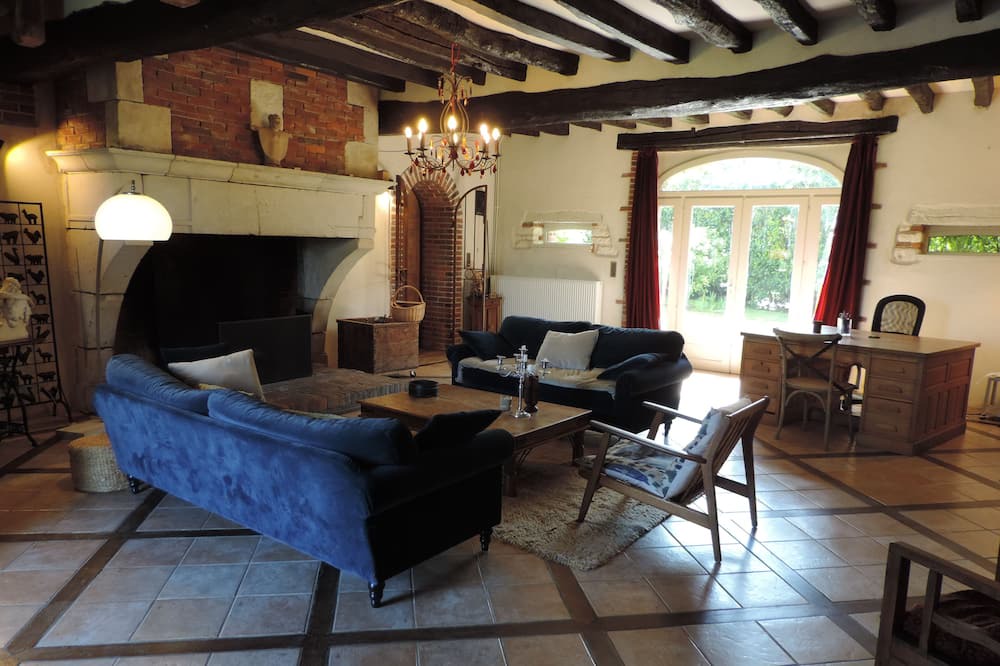 Photo of Others in Saint-Aubin-Chateau-Neuf
