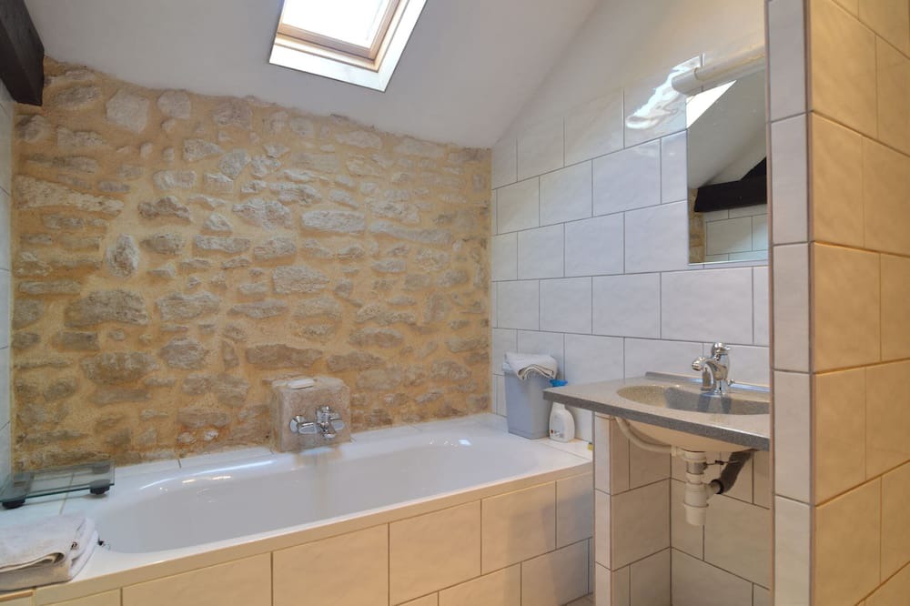 Photo of Bathroom in Oussoy-en-Gatinais