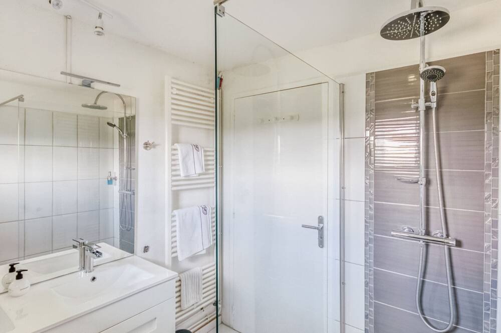 Photo of Bathroom in Tulle