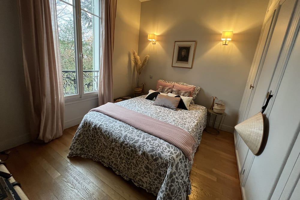 Photo of Bedroom in Villemomble