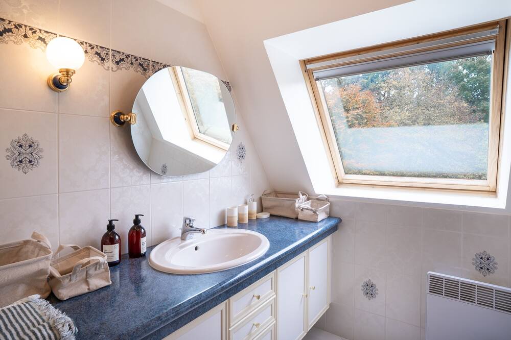 Photo of Bathroom in Saint-Ouen-de-Thouberville
