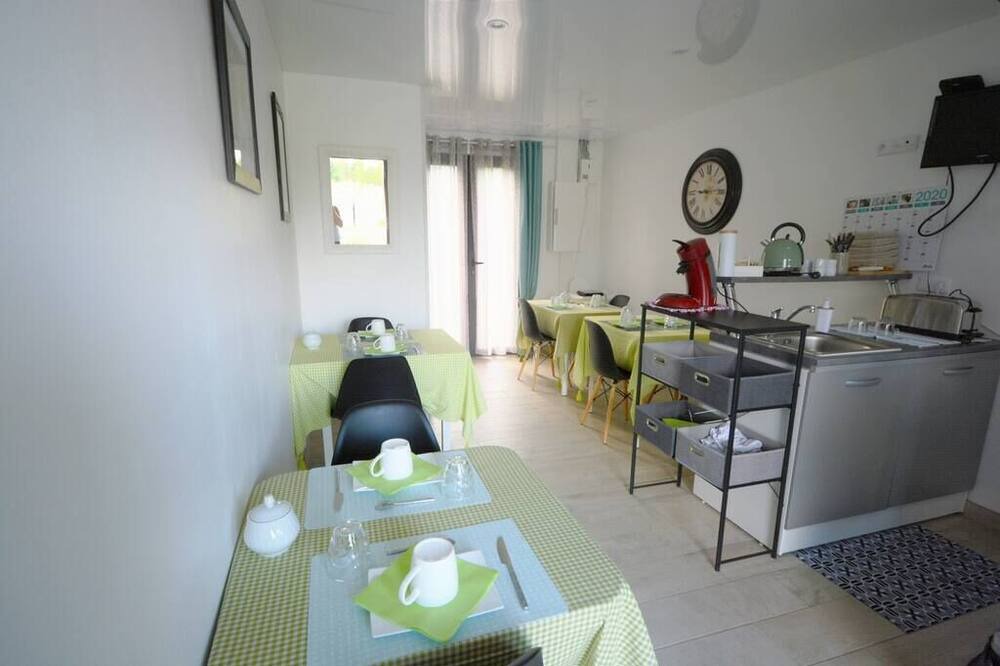 Photo of Kitchen in Saint-Quentin-en-Tourmont