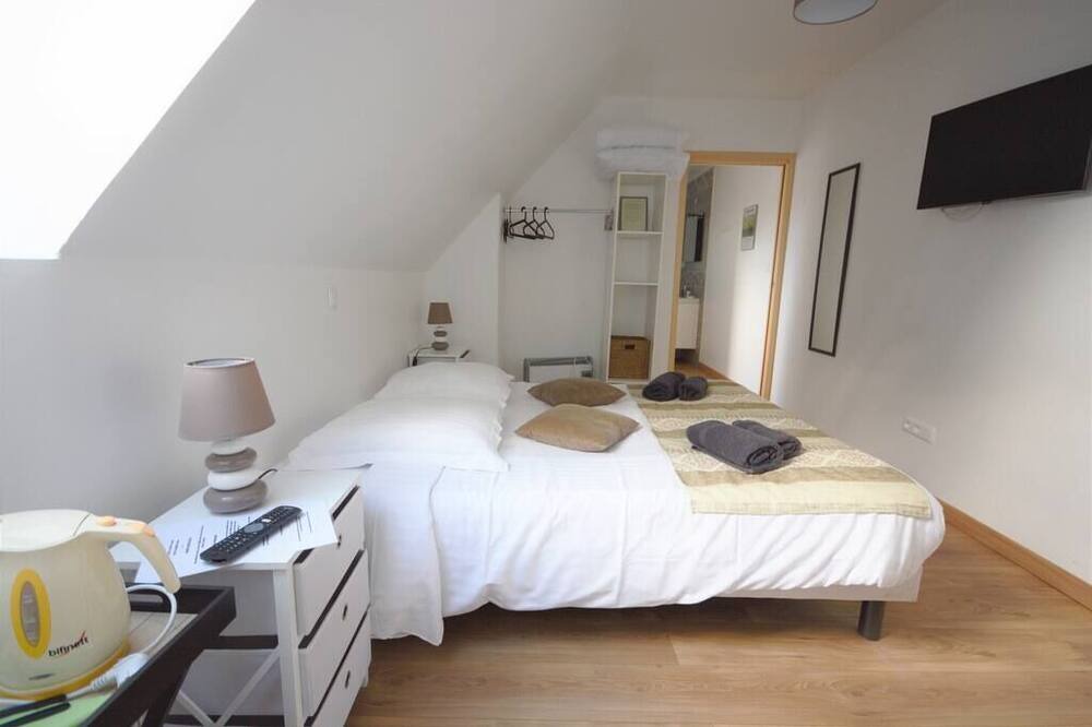 Photo of Bedroom in Saint-Quentin-en-Tourmont