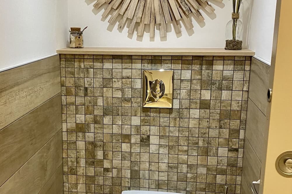 Photo of Bathroom in Saint-Laurent-dAndenay