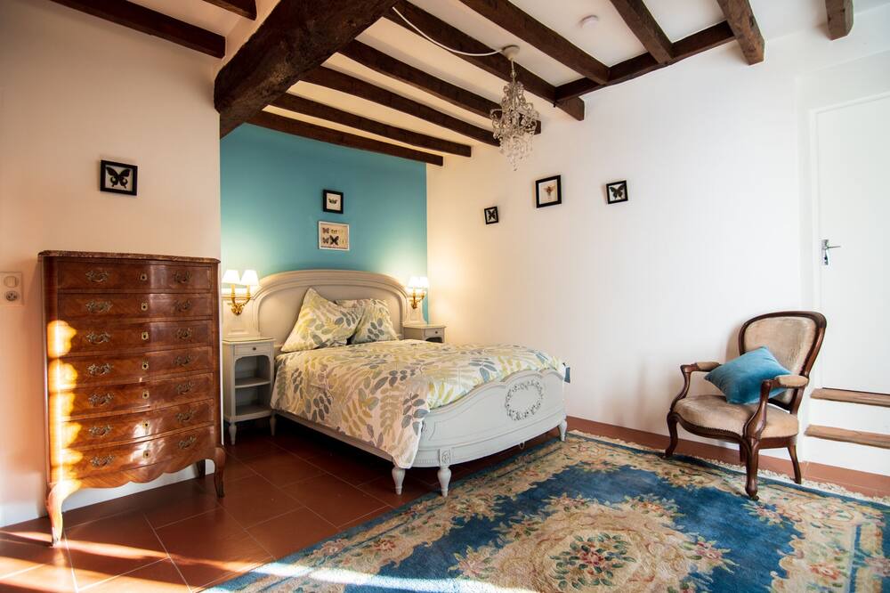 Photo of Bedroom in Sours