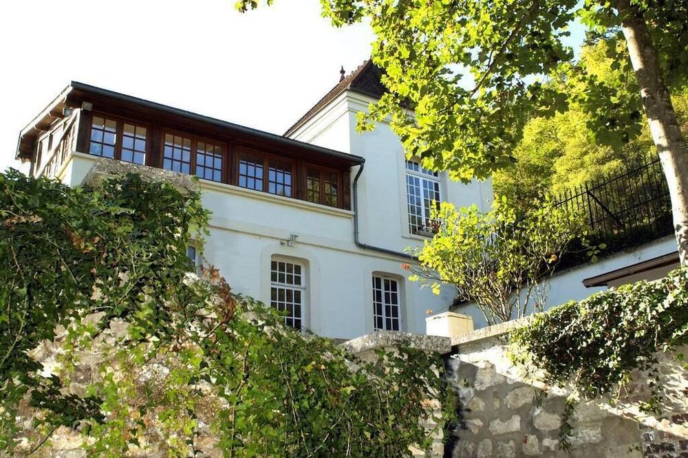Photo of Outdoor in Le Thuit