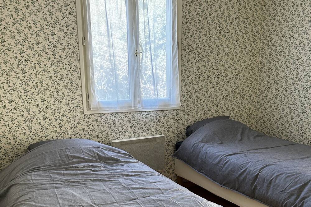 Photo of Bedroom in Le Thuit