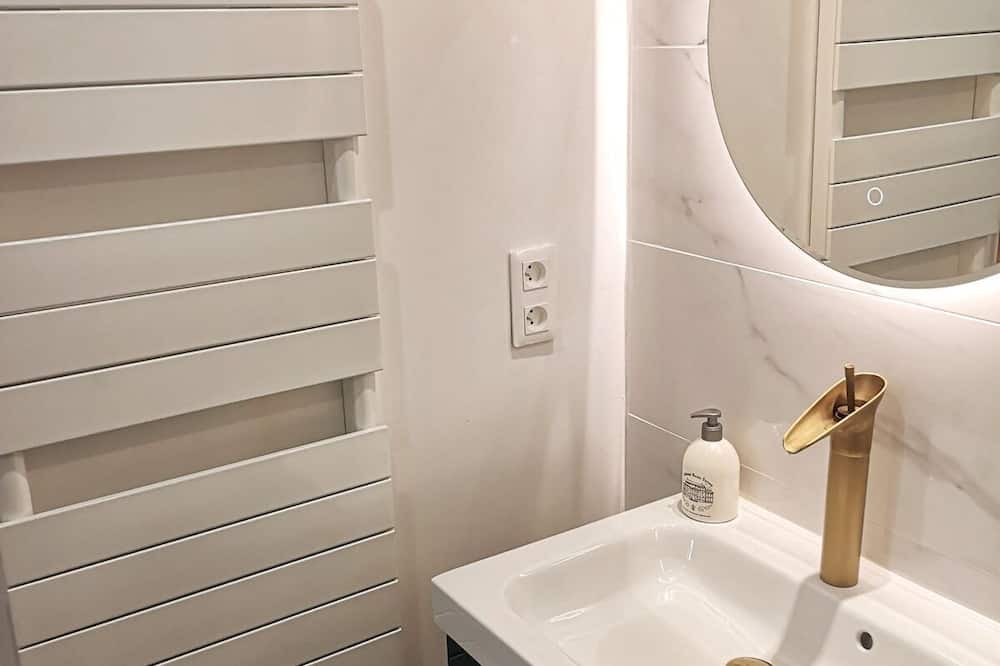 Photo of Bathroom in Jouy