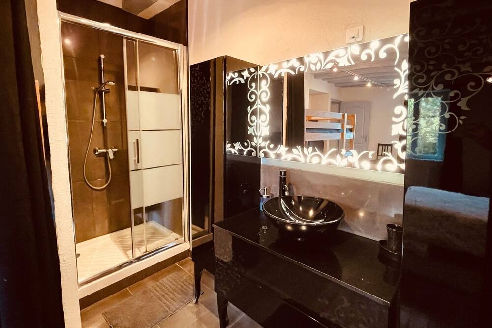 Photo of Bathroom in Thiveral-Grignon
