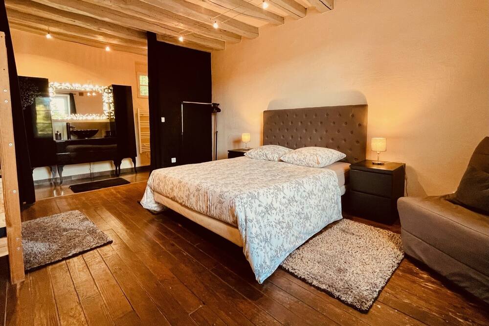 Photo of Bedroom in Thiveral-Grignon