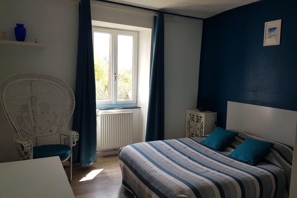 Photo of Bedroom in Saint-Priest-le-Betoux