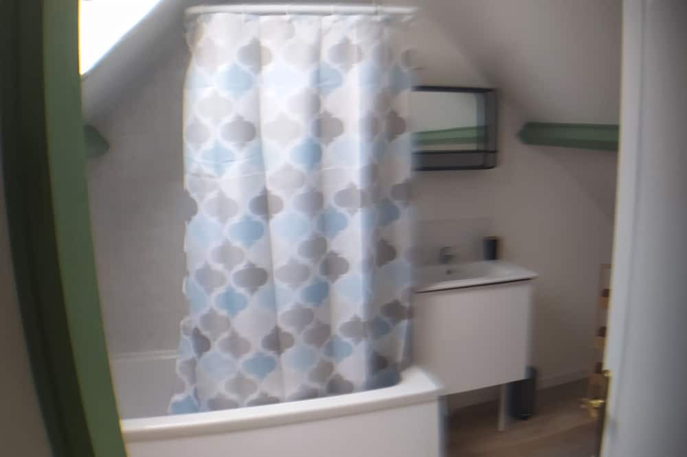 Photo of Bathroom in Annequin