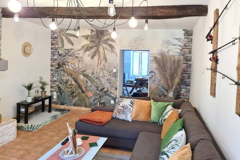 Photo of Livingroom in Deville