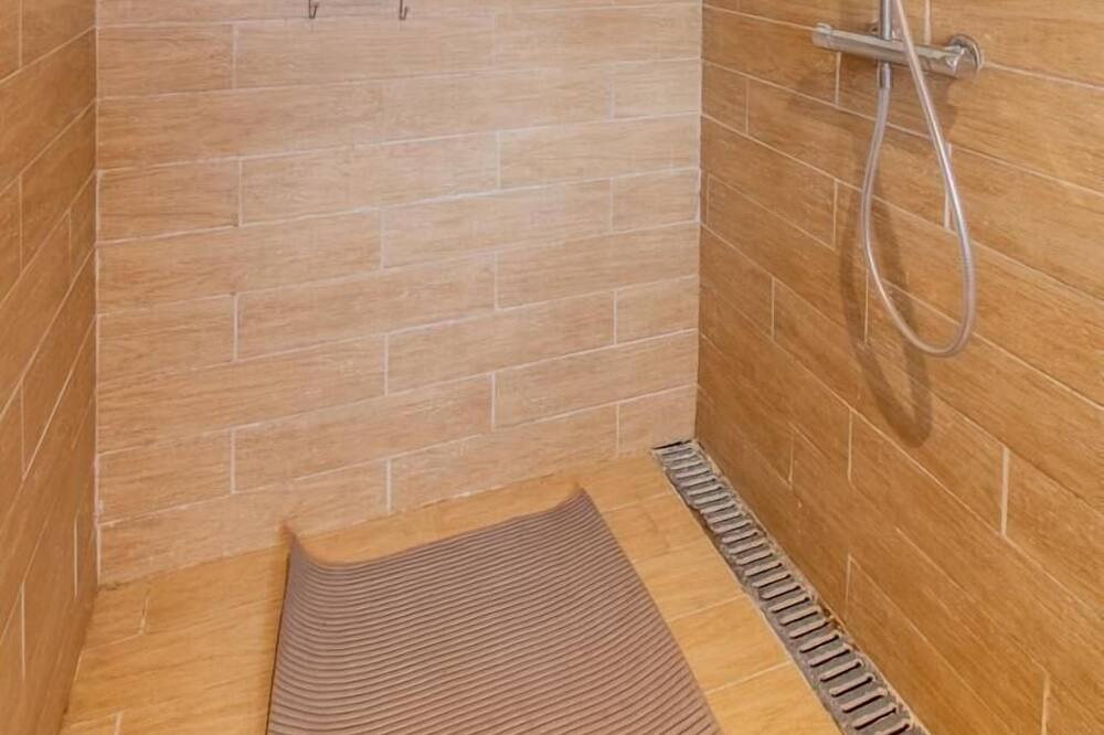 Photo of Bathroom in Cussy-en-Morvan