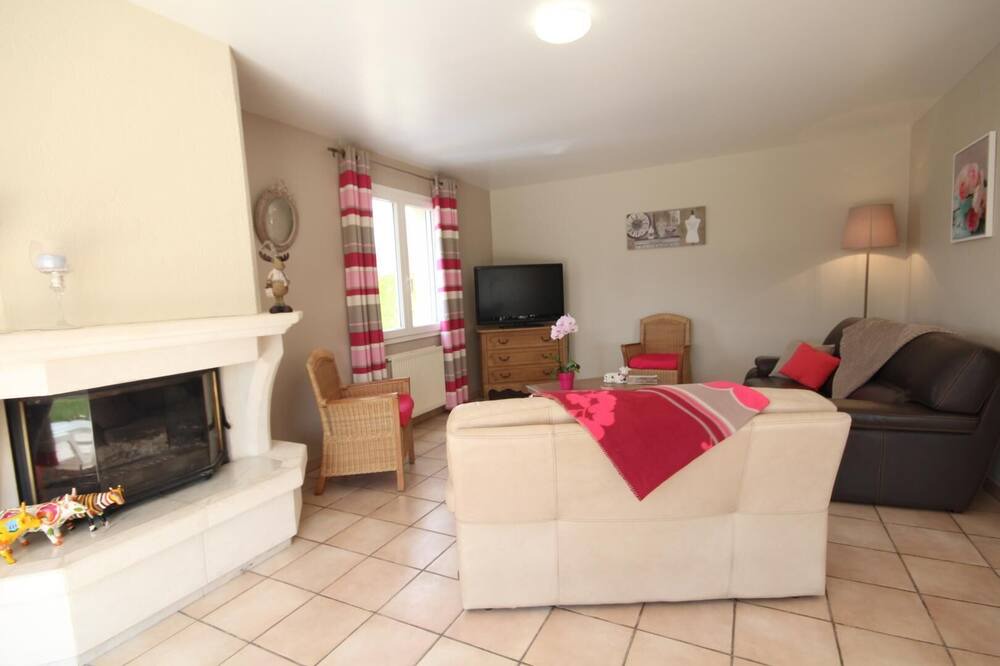 Photo of Livingroom in Mesnieres-en-Bray