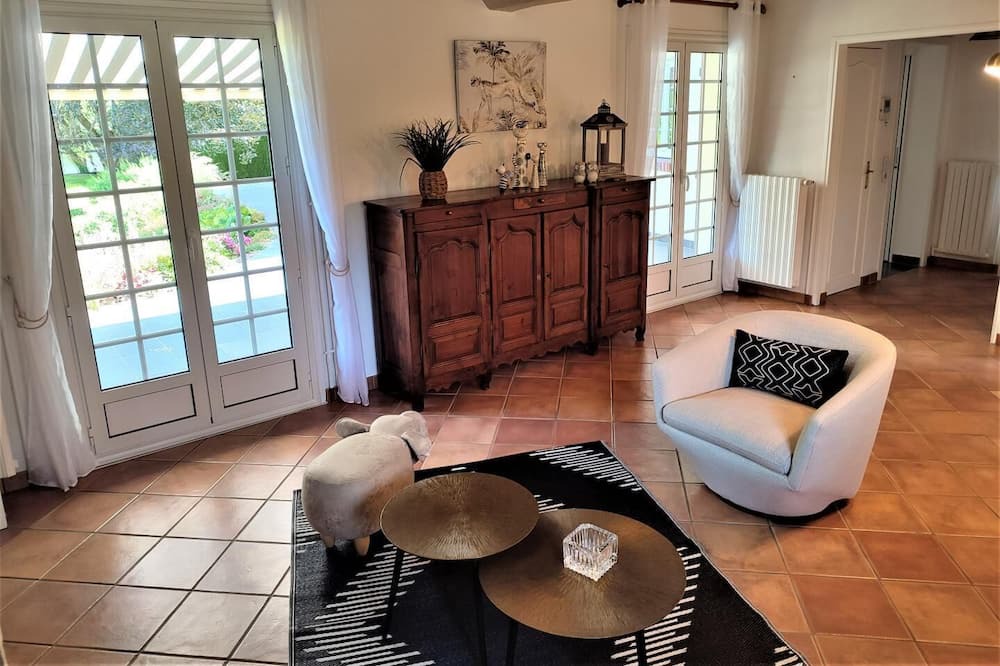 Photo of Livingroom in Ellecourt