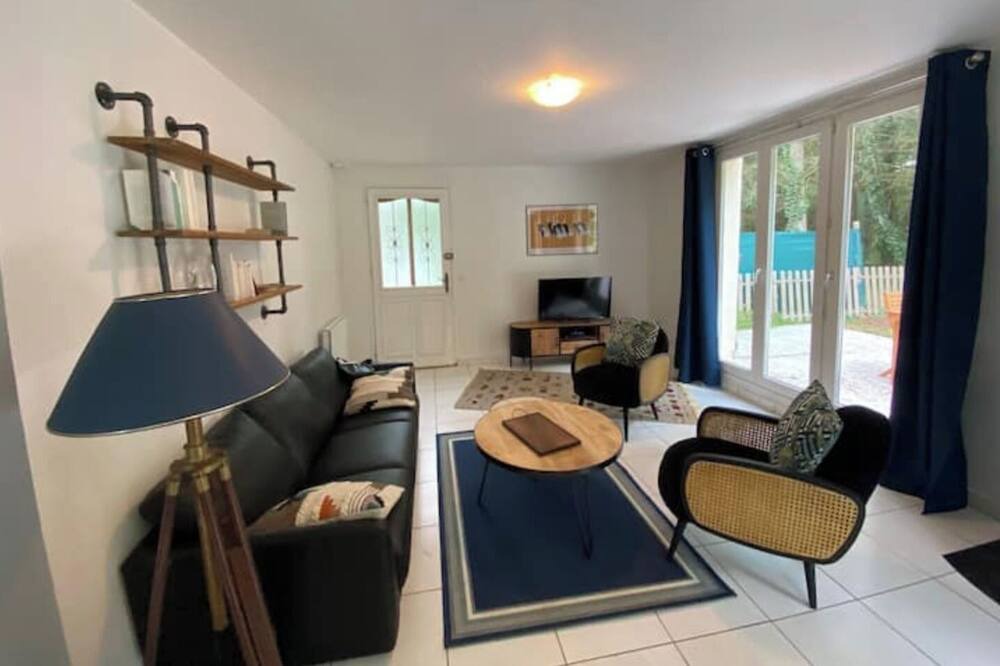 Photo of Livingroom in Le Coudray-Montceaux