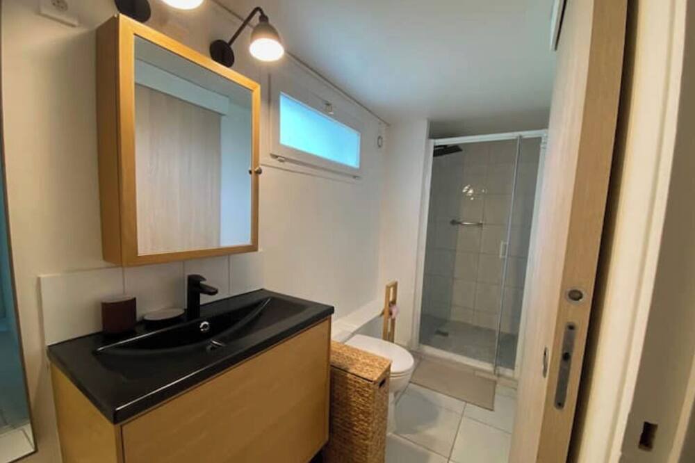 Photo of Bathroom in Le Coudray-Montceaux