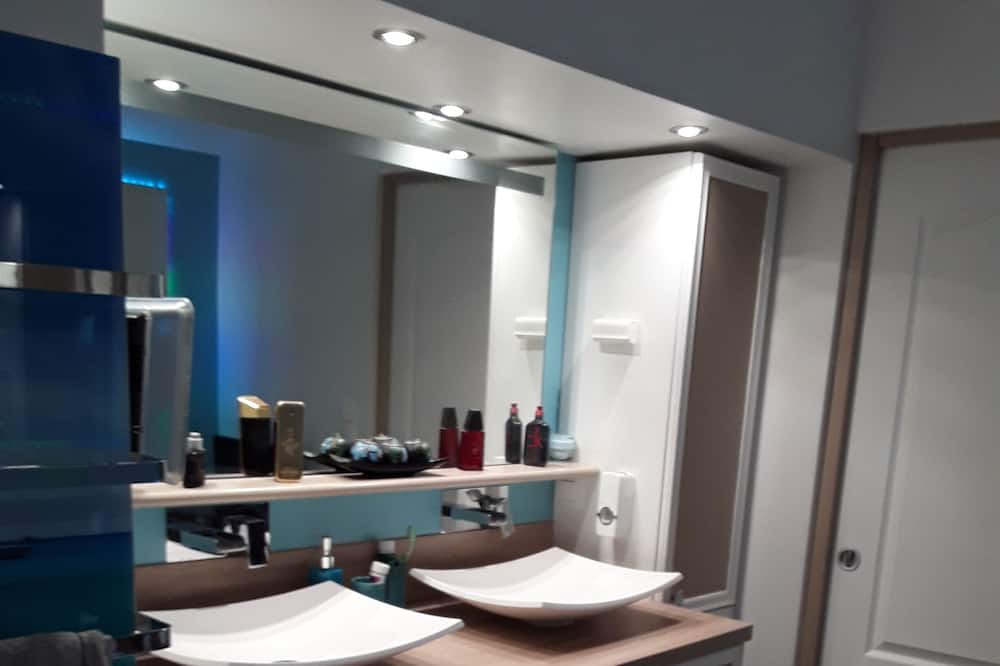 Photo of Bathroom in Baincthun