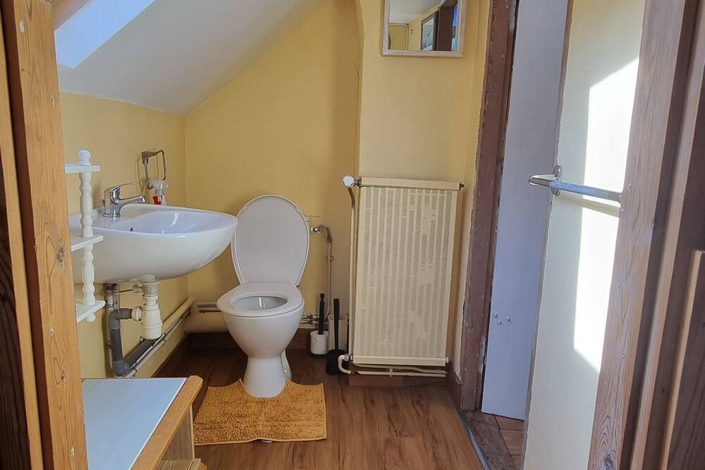 Photo of Bathroom in Moyenneville