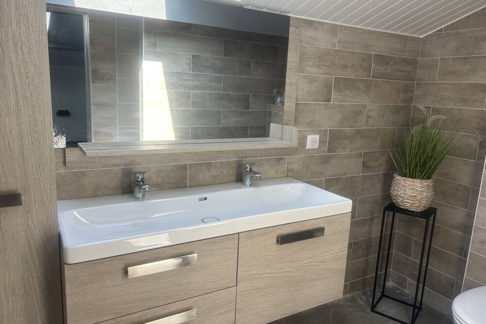 Photo of Bathroom in Hurigny