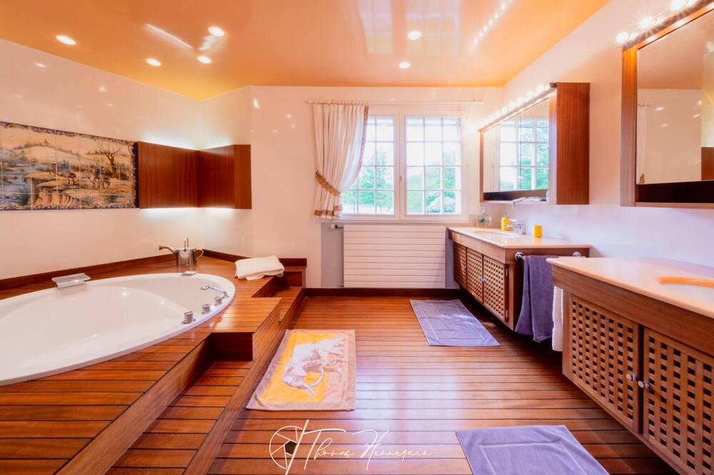 Photo of Bathroom in Saint-Aignan-le-Jaillard