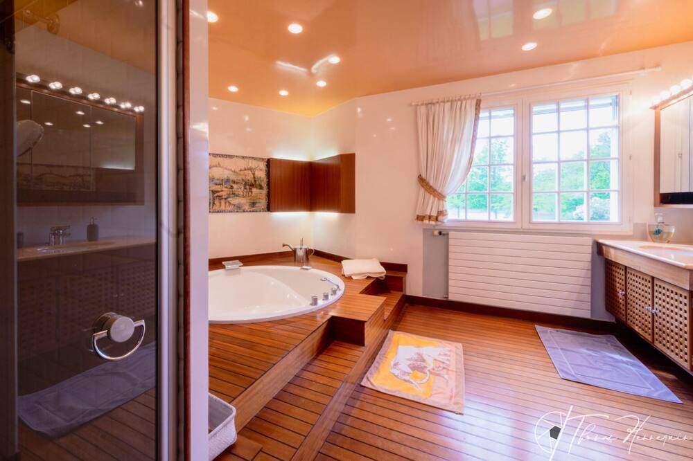 Photo of Bathroom in Saint-Aignan-le-Jaillard