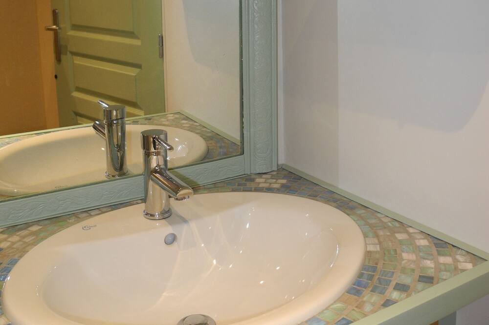 Photo of Bathroom in Abbeville