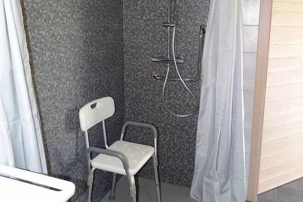 Photo of Bathroom in Cuisery