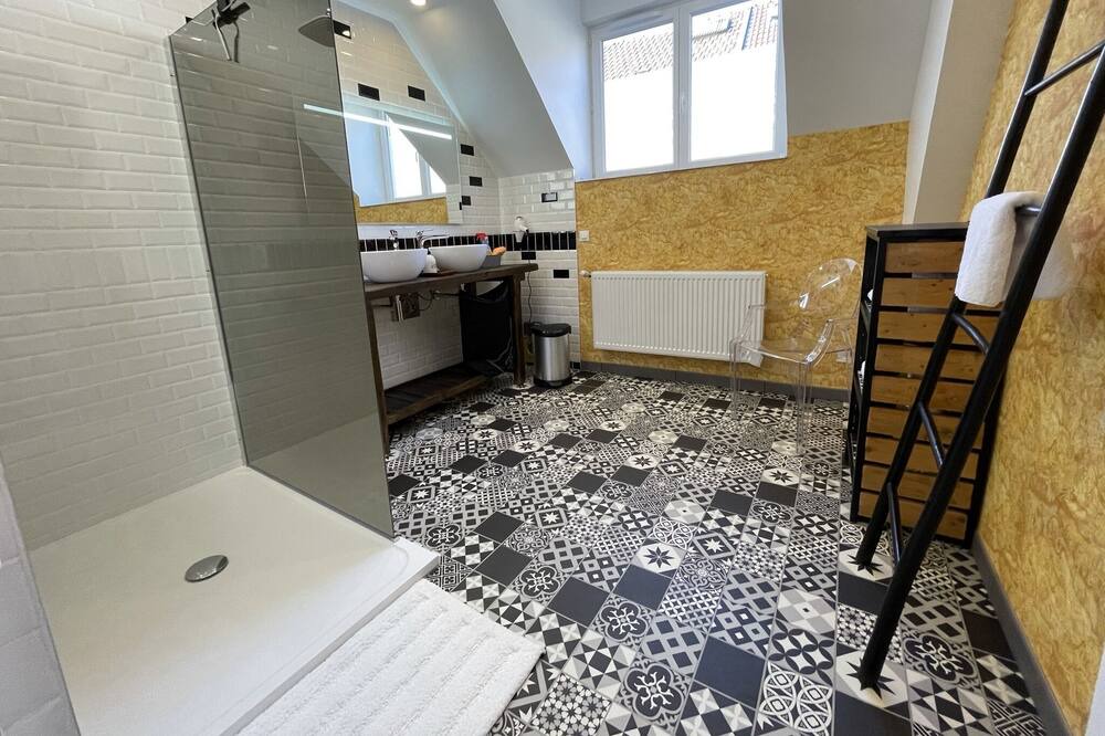 Photo of Bathroom in Peronne