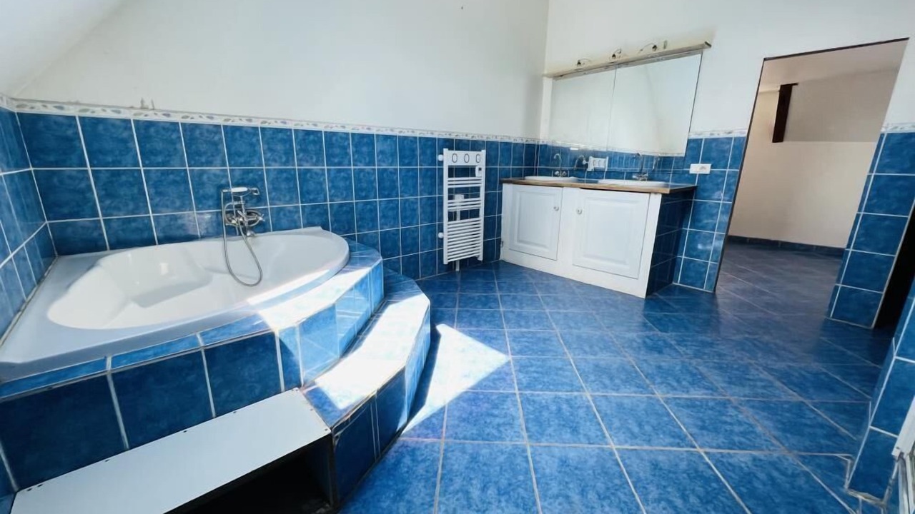 Photo of Bathroom in Jouarre