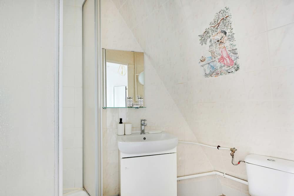 Photo of Bathroom in Quartier Saint-Ambroise