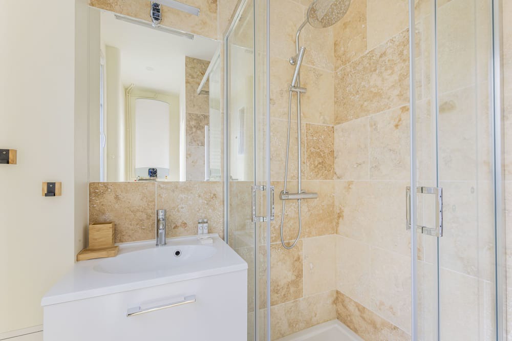 Photo of Bathroom in Colombes