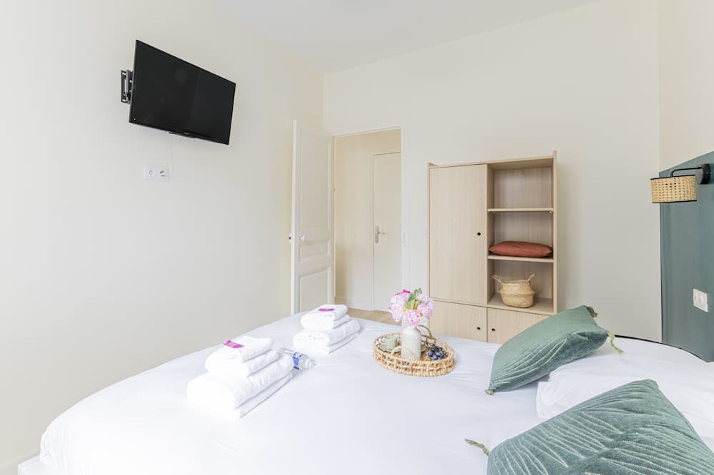 Photo of Bedroom in Colombes