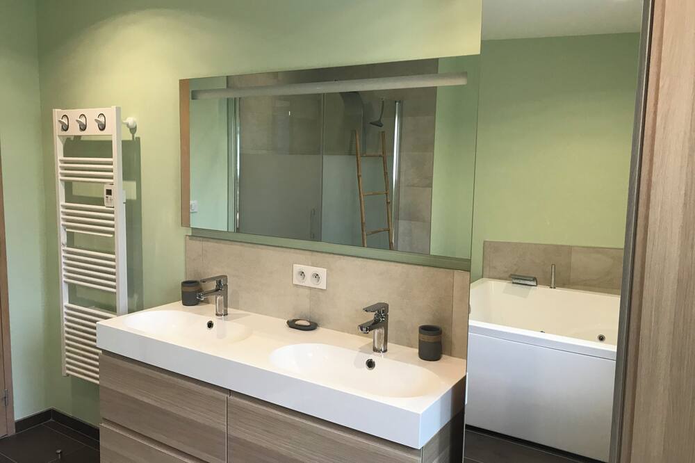 Photo of Bathroom in Wierre-Effroy