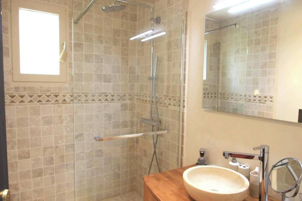 Photo of Bathroom in Arbonne-la-Foret