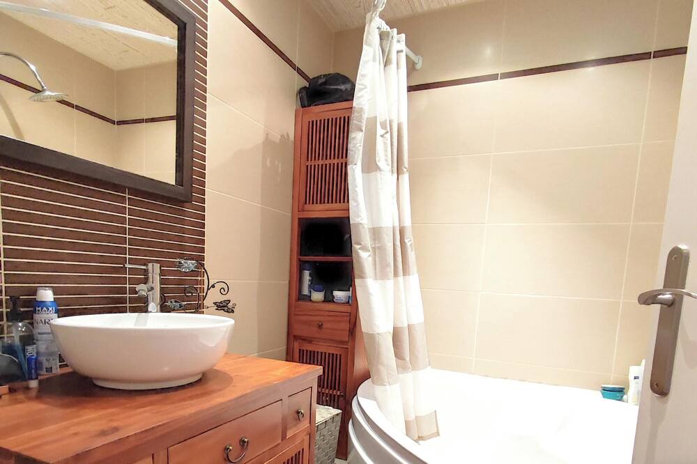 Photo of Bathroom in Saint-Gratien