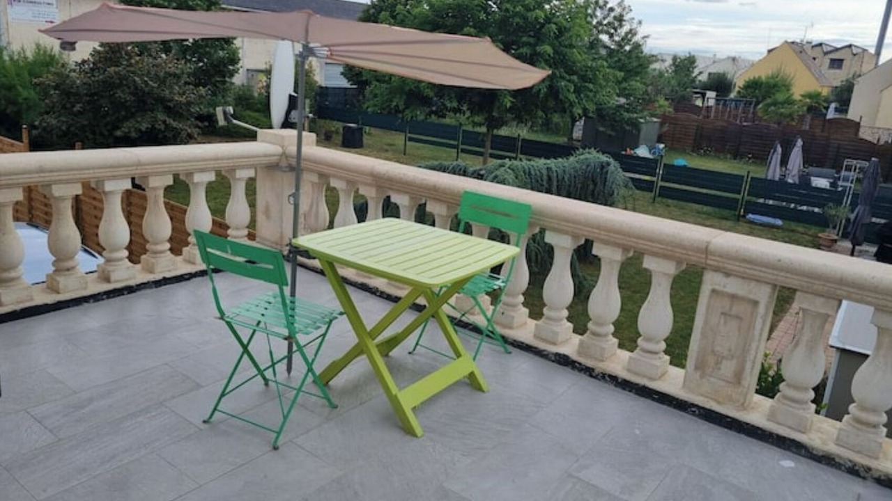 Photo of Outdoor in Persan