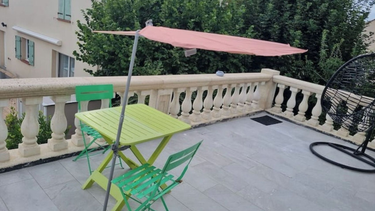 Photo of Patio Balcony in Persan