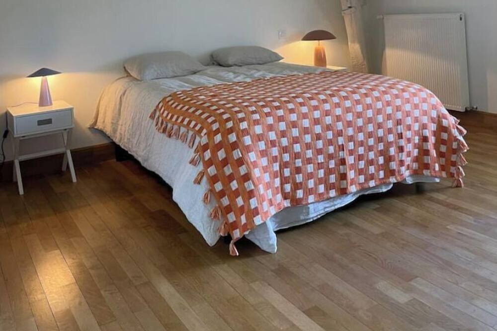 Photo of Bedroom in Montholon