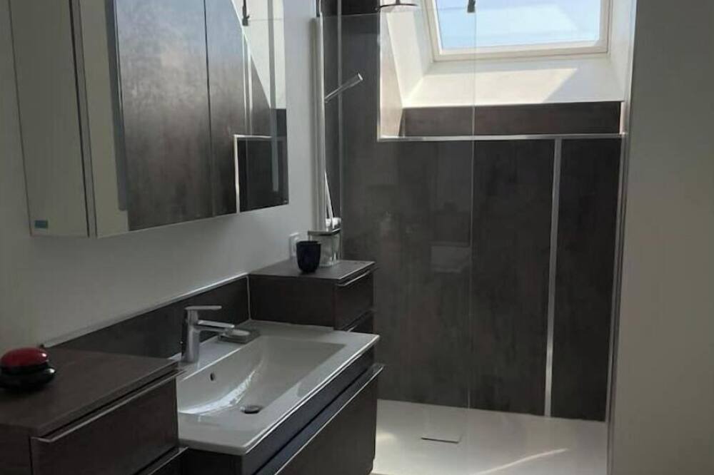 Photo of Bathroom in Montholon