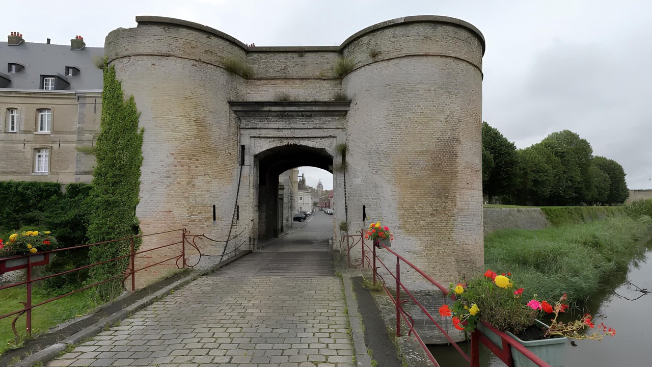 Photo of Buildings in Bergues
