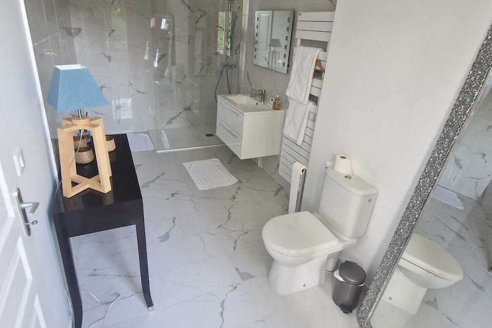 Photo of Bathroom in Tigeaux
