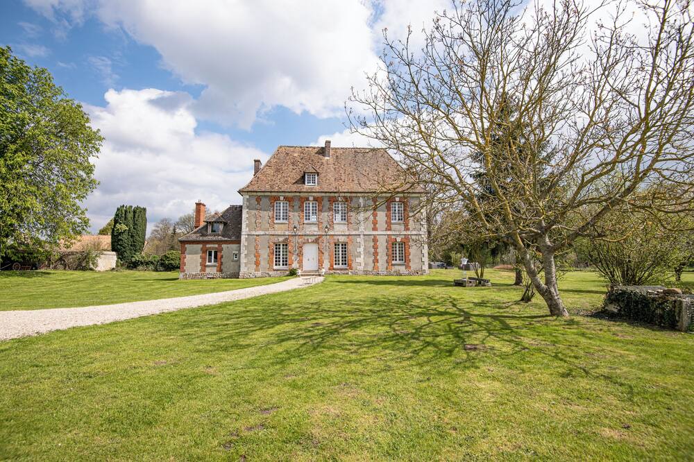 Photo of Outdoor in Feuguerolles