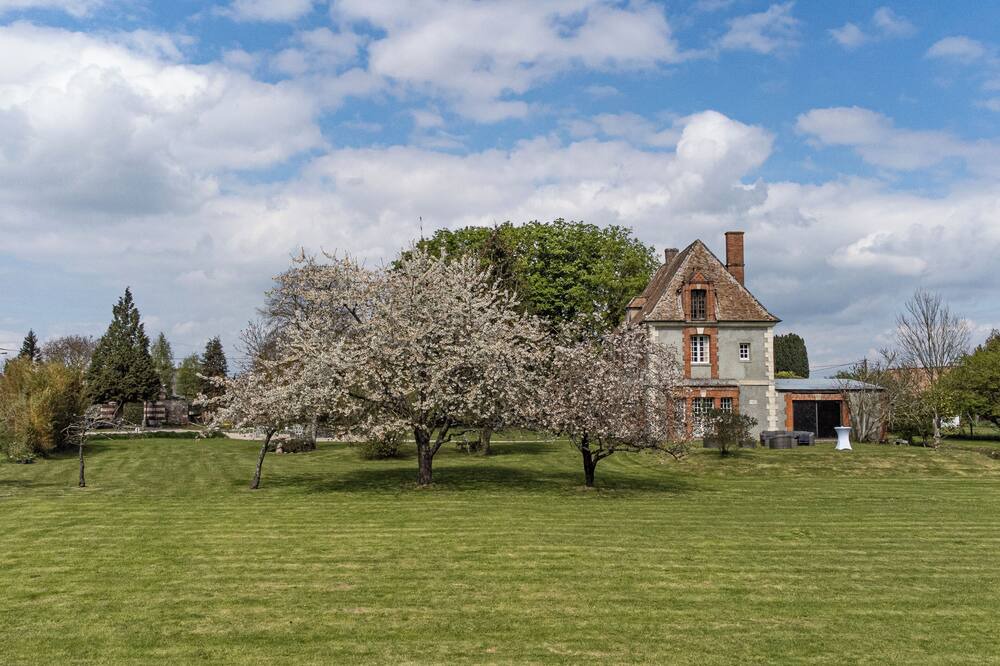 Photo of Outdoor in Feuguerolles
