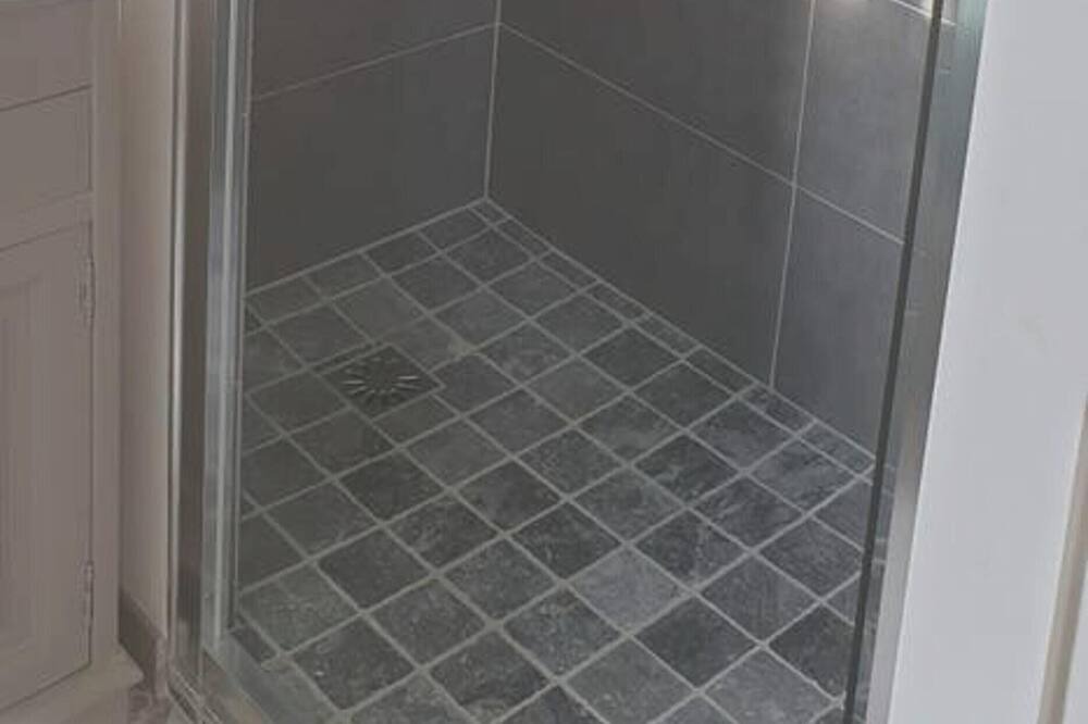 Photo of Bathroom in Neuf-Marche