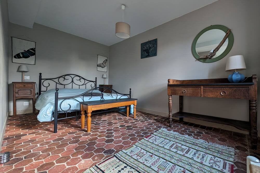 Photo of Bedroom in Les Baux-de-Breteuil