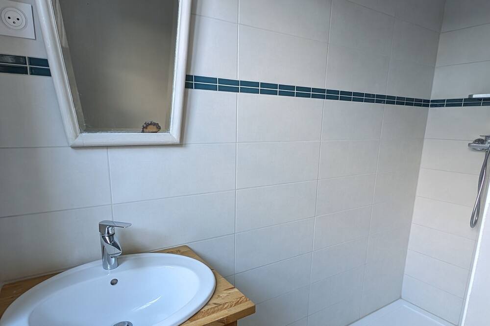 Photo of Bathroom in Les Baux-de-Breteuil