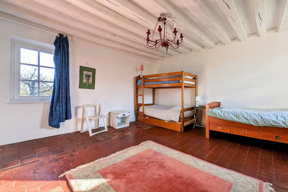 Photo of Bedroom in Les Baux-de-Breteuil
